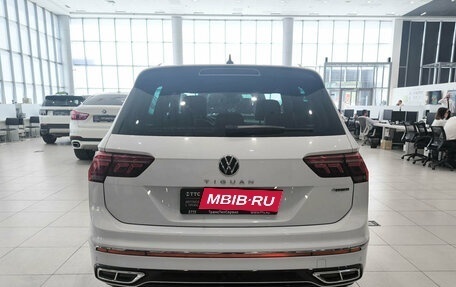 Volkswagen Tiguan II, 2021 год, 3 899 000 рублей, 7 фотография