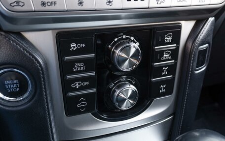 Toyota Land Cruiser Prado 150 рестайлинг 2, 2017 год, 4 999 000 рублей, 21 фотография
