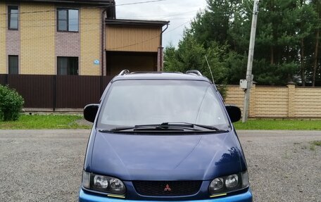 Mitsubishi Space Gear I рестайлинг, 2000 год, 800 000 рублей, 1 фотография