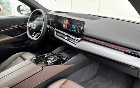 BMW 5 серия, 2025 год, 7 690 000 рублей, 13 фотография