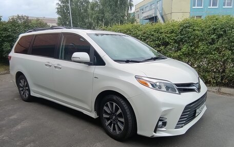Toyota Sienna III, 2018 год, 3 600 000 рублей, 4 фотография
