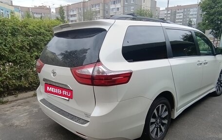 Toyota Sienna III, 2018 год, 3 600 000 рублей, 5 фотография