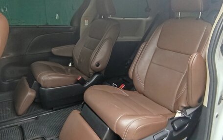 Toyota Sienna III, 2018 год, 3 600 000 рублей, 8 фотография