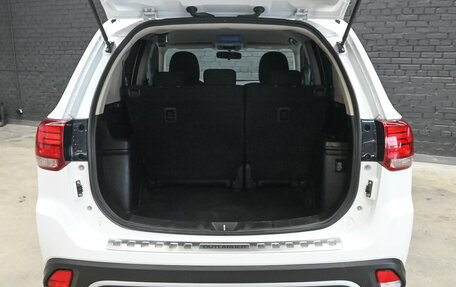 Mitsubishi Outlander III рестайлинг 3, 2021 год, 3 050 000 рублей, 7 фотография