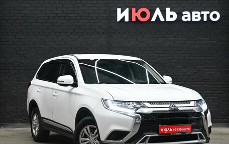 Mitsubishi Outlander III рестайлинг 3, 2021 год, 3 050 000 рублей, 4 фотография