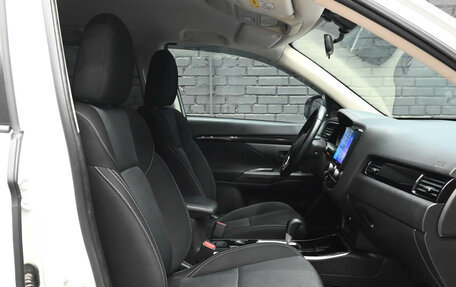 Mitsubishi Outlander III рестайлинг 3, 2021 год, 3 050 000 рублей, 11 фотография