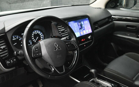 Mitsubishi Outlander III рестайлинг 3, 2021 год, 3 050 000 рублей, 18 фотография