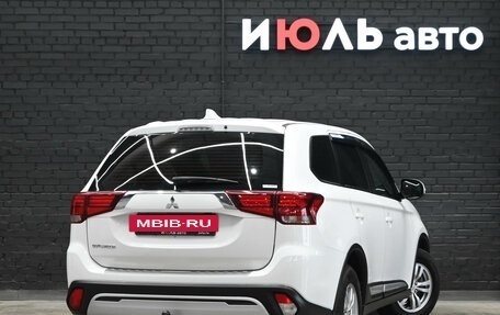 Mitsubishi Outlander III рестайлинг 3, 2021 год, 3 050 000 рублей, 8 фотография