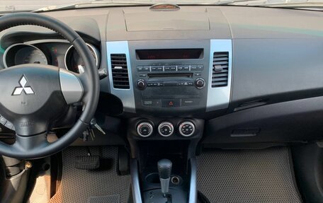 Mitsubishi Outlander III рестайлинг 3, 2007 год, 990 000 рублей, 13 фотография