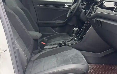 Volkswagen T-Roc I, 2022 год, 1 700 000 рублей, 11 фотография