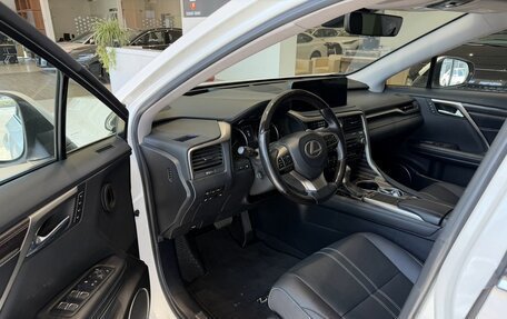 Lexus RX IV рестайлинг, 2019 год, 4 990 000 рублей, 8 фотография