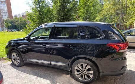 Mitsubishi Outlander III рестайлинг 3, 2015 год, 1 480 000 рублей, 4 фотография