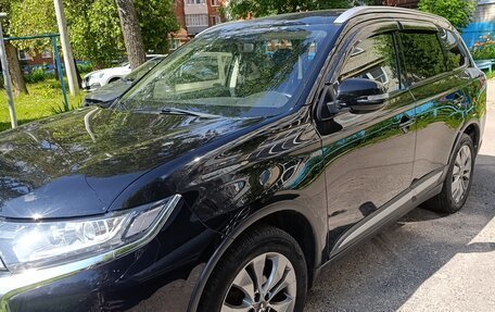Mitsubishi Outlander III рестайлинг 3, 2015 год, 1 480 000 рублей, 3 фотография