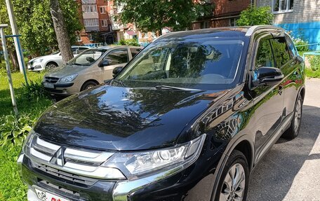 Mitsubishi Outlander III рестайлинг 3, 2015 год, 1 480 000 рублей, 2 фотография