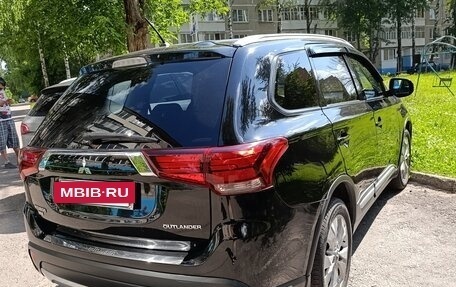 Mitsubishi Outlander III рестайлинг 3, 2015 год, 1 480 000 рублей, 8 фотография