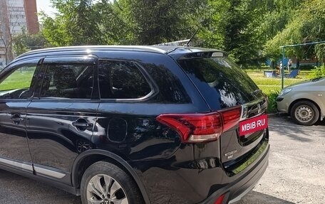 Mitsubishi Outlander III рестайлинг 3, 2015 год, 1 480 000 рублей, 5 фотография