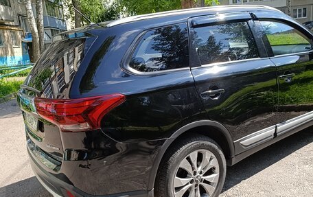 Mitsubishi Outlander III рестайлинг 3, 2015 год, 1 480 000 рублей, 9 фотография