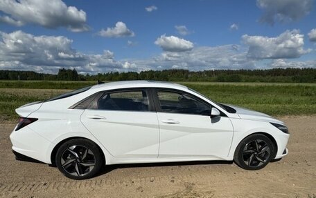 Hyundai Elantra, 2022 год, 1 700 000 рублей, 3 фотография