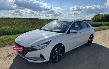 Hyundai Elantra, 2022 год, 1 700 000 рублей, 2 фотография