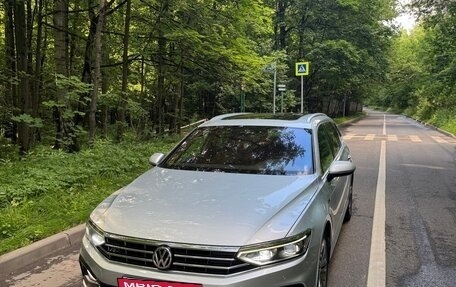 Volkswagen Passat B8 рестайлинг, 2021 год, 2 950 000 рублей, 2 фотография