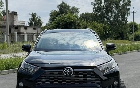 Toyota RAV4, 2019 год, 3 450 000 рублей, 2 фотография