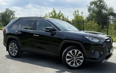 Toyota RAV4, 2019 год, 3 450 000 рублей, 6 фотография