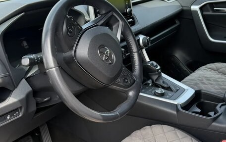Toyota RAV4, 2019 год, 3 450 000 рублей, 14 фотография