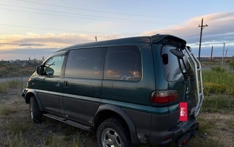 Mitsubishi Delica IV, 1996 год, 930 000 рублей, 3 фотография