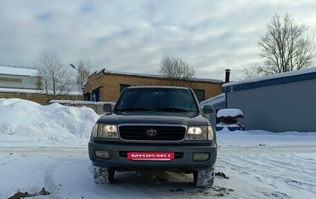Toyota Land Cruiser 100 рестайлинг 2, 2001 год, 1 650 000 рублей, 8 фотография