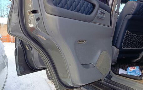 Toyota Land Cruiser 100 рестайлинг 2, 2001 год, 1 650 000 рублей, 19 фотография