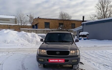 Toyota Land Cruiser 100 рестайлинг 2, 2001 год, 1 650 000 рублей, 6 фотография