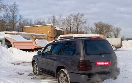 Toyota Land Cruiser 100 рестайлинг 2, 2001 год, 1 650 000 рублей, 4 фотография
