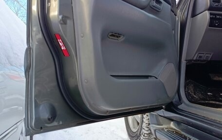 Toyota Land Cruiser 100 рестайлинг 2, 2001 год, 1 650 000 рублей, 18 фотография