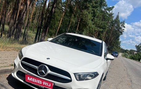 Mercedes-Benz A-Класс, 2019 год, 2 500 000 рублей, 1 фотография
