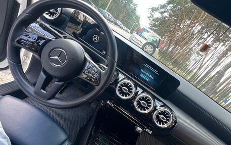 Mercedes-Benz A-Класс, 2019 год, 2 500 000 рублей, 10 фотография