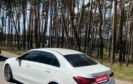 Mercedes-Benz A-Класс, 2019 год, 2 500 000 рублей, 3 фотография