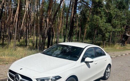Mercedes-Benz A-Класс, 2019 год, 2 500 000 рублей, 2 фотография