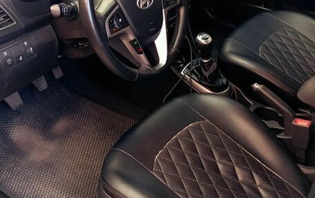 Hyundai Solaris II рестайлинг, 2015 год, 1 400 000 рублей, 4 фотография