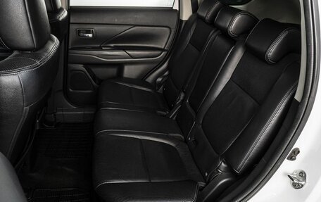 Mitsubishi Outlander III рестайлинг 3, 2012 год, 1 300 000 рублей, 14 фотография