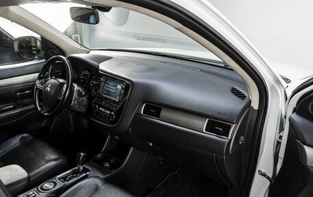 Mitsubishi Outlander III рестайлинг 3, 2012 год, 1 300 000 рублей, 15 фотография