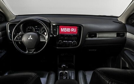 Mitsubishi Outlander III рестайлинг 3, 2012 год, 1 300 000 рублей, 17 фотография