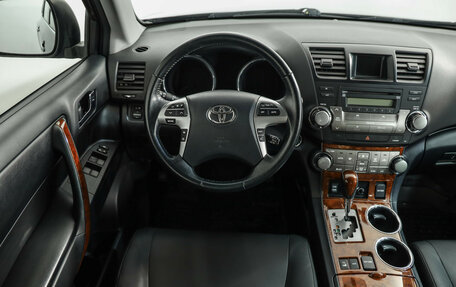 Toyota Highlander III, 2011 год, 1 899 000 рублей, 11 фотография