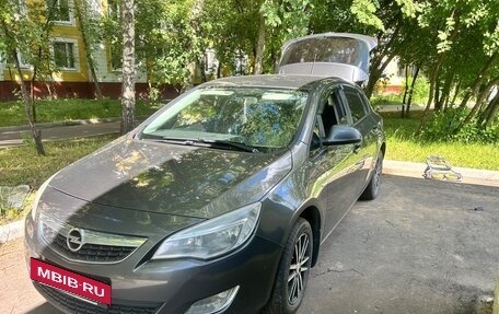 Opel Astra J, 2011 год, 650 000 рублей, 2 фотография