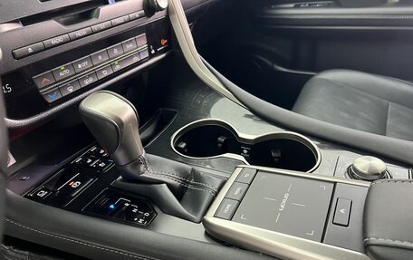 Lexus RX IV рестайлинг, 2019 год, 4 300 000 рублей, 17 фотография