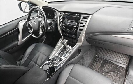 Mitsubishi Pajero Sport III рестайлинг, 2018 год, 3 419 000 рублей, 10 фотография