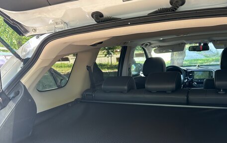 Mitsubishi Outlander III рестайлинг 3, 2022 год, 3 260 000 рублей, 10 фотография