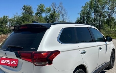 Mitsubishi Outlander III рестайлинг 3, 2022 год, 3 260 000 рублей, 3 фотография