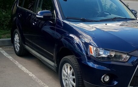 Mitsubishi Outlander III рестайлинг 3, 2011 год, 868 000 рублей, 2 фотография