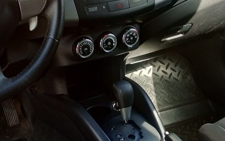 Mitsubishi Outlander III рестайлинг 3, 2011 год, 868 000 рублей, 13 фотография