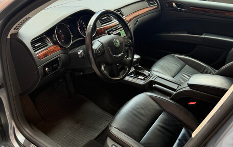 Skoda Superb III рестайлинг, 2011 год, 1 800 000 рублей, 8 фотография